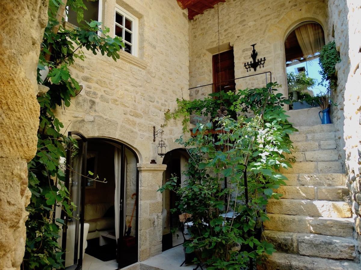 Un Patio En Luberon Bed & Breakfast Ansouis Exterior photo